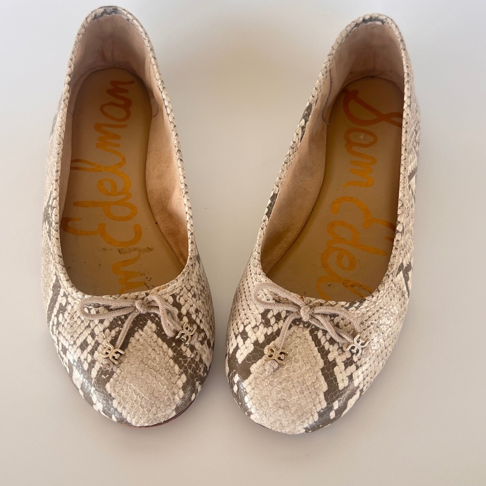 Sam Edelman Felicia Ballet Flat Women 7.5 Beige Snakeskin Good Bow Logo Charm